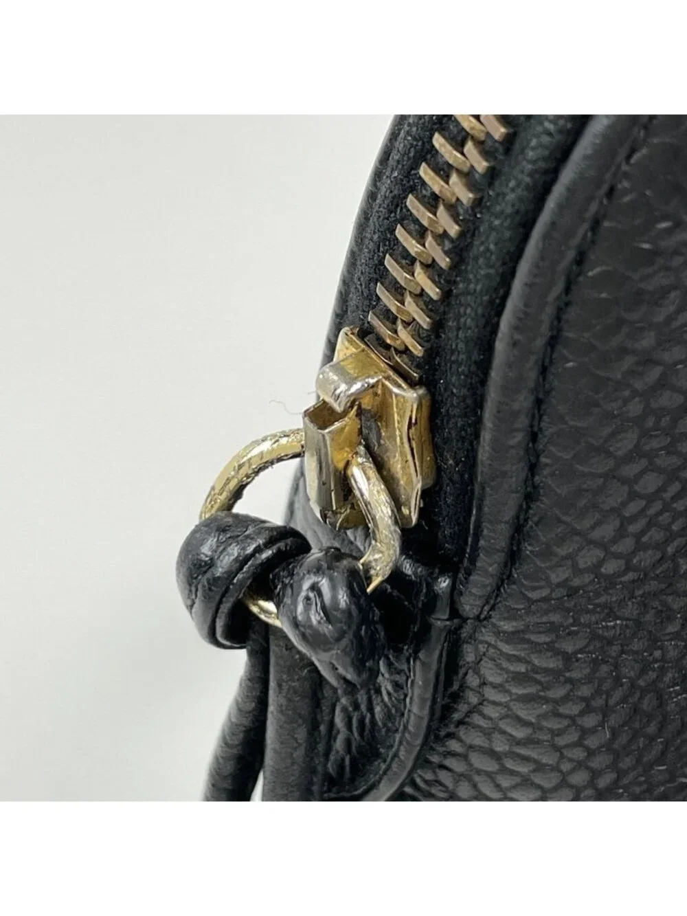 Chanel CC Logo Chain Shoulder Bag Caviar Leather Black